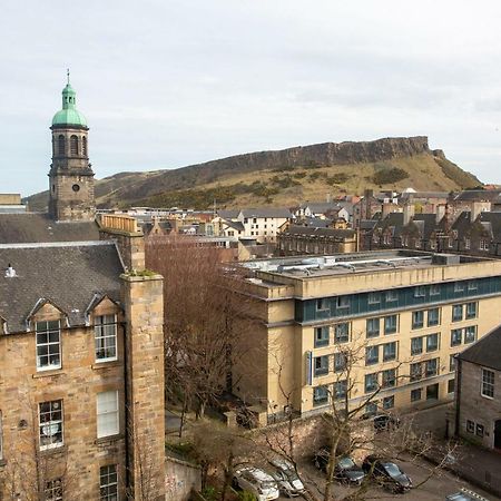 Spacious 2 Bed Apartment In The Heart Of Old Town Edimburgo Exterior foto