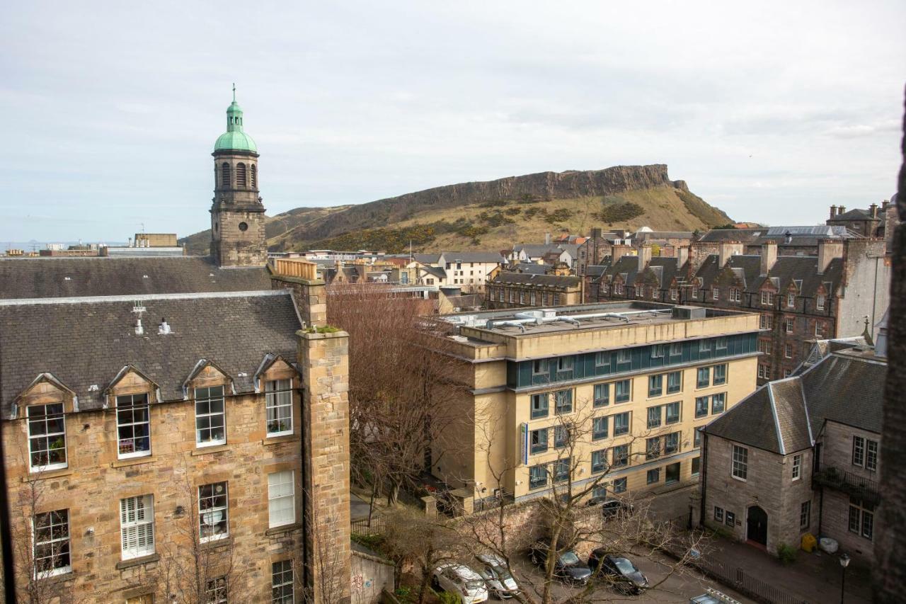 Spacious 2 Bed Apartment In The Heart Of Old Town Edimburgo Exterior foto